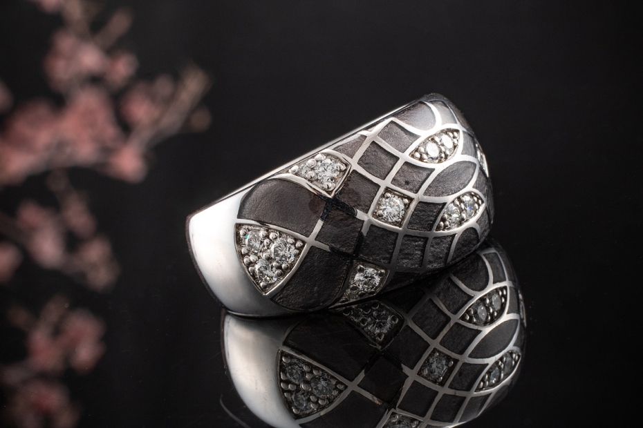 Leo Wittwer Ring mit Emaille Grau und Diamanten Brillanten Weißgold 750 