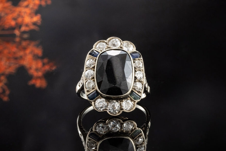 Antiker Ring Onyx Saphir Diamanten Goldschmiedearbeit 20er 30er Weißgold 