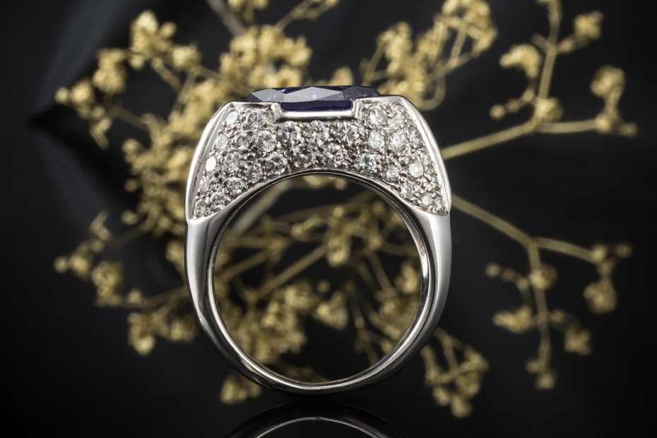 Exklusiver Tansanit Ring in imposanter Farbe mit Diamanten Weißgold 750 