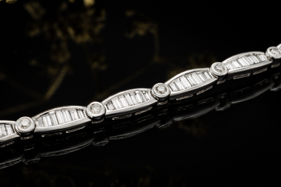 Funkelndes Armband beweglich mit Baguette Diamanten in 750er Weißgold 