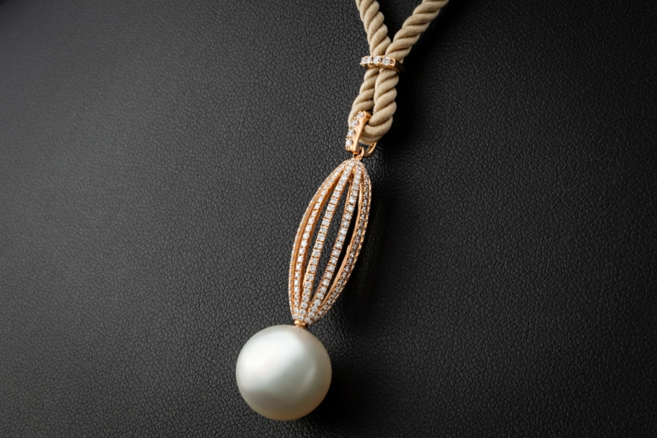 Südsee Perlen Collier mit Diamanten an Kordel in 750er Roségold Weißgold 