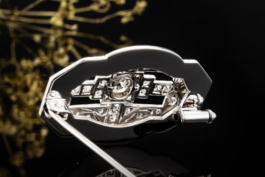 Antike Art Déco Brosche Ovale Nadel mit Altschliff Diamanten in Weißgold 