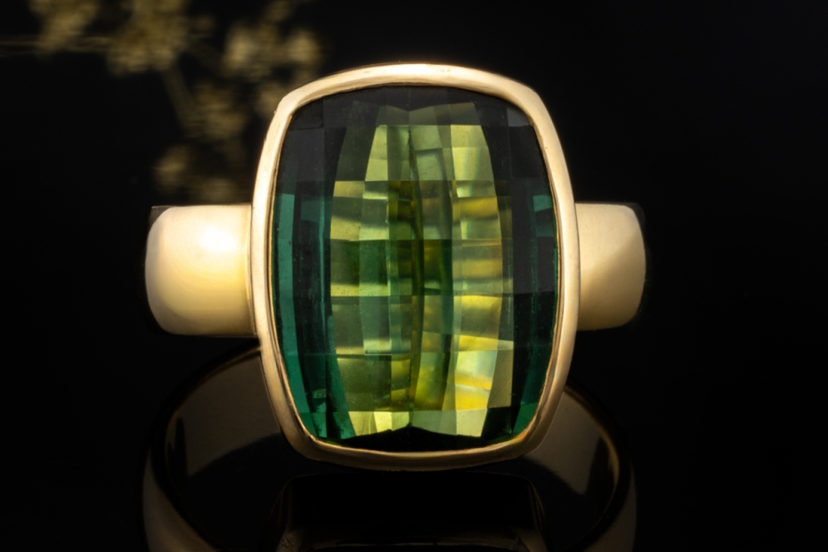 Beeindruckender Ring Facettierter Turmalin Schachbrett Stil Gelbgold 750 