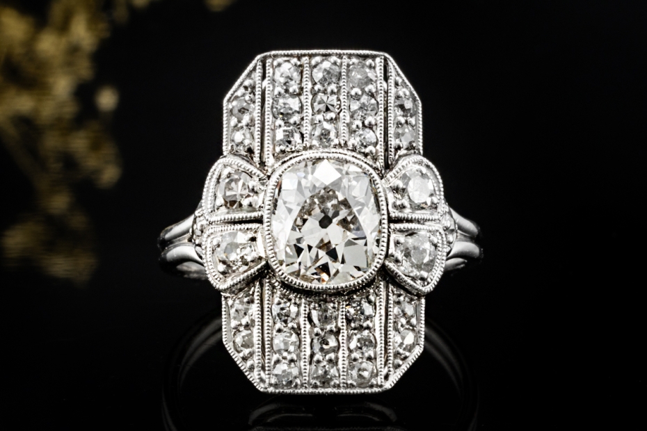 Antiker Ring mit Diamanten im Old Mine Cut Art déco in 950er Platin 