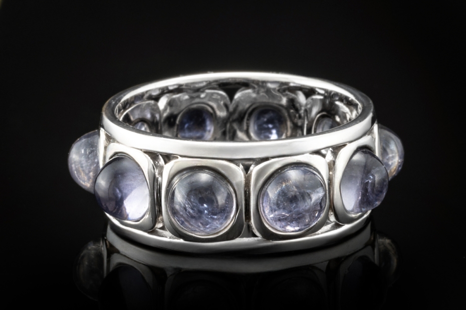 Memoire Ring mit Cabochon Iolith Goldschmiedearbeit in 750er Weißgold 