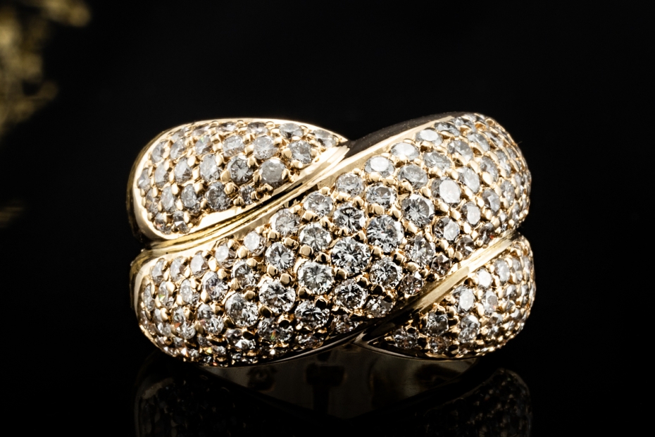 Verschlungener Doppelband Ring mit Diamanten Massiv in 750er Gelbgold 