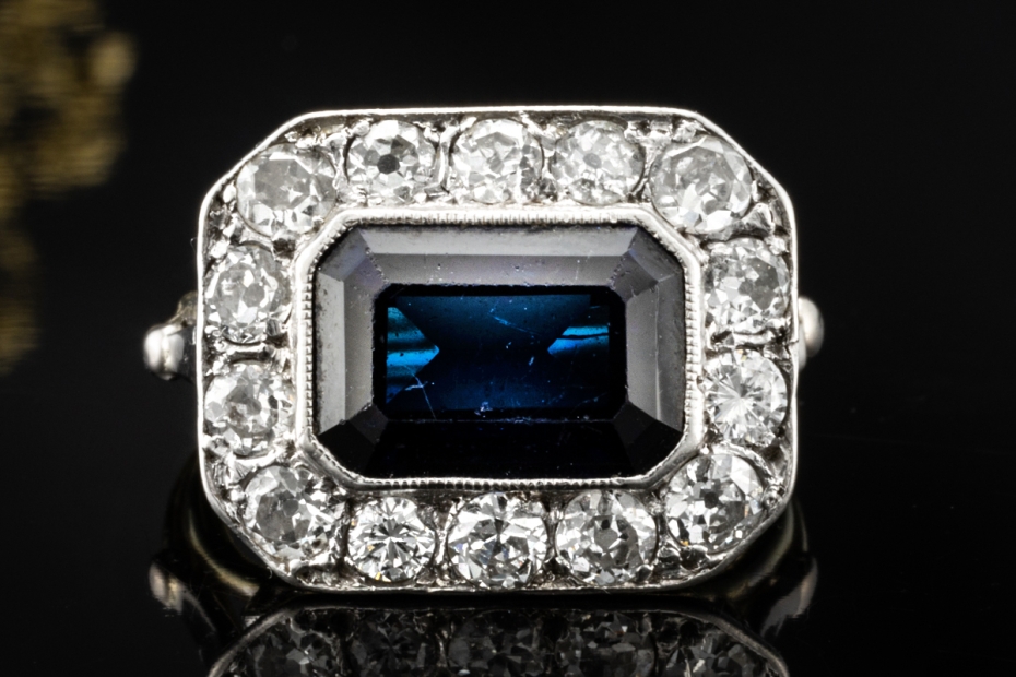 Ring Antik mit Saphir und Diamanten im Altschliff Handwerkskunst in Gold 
