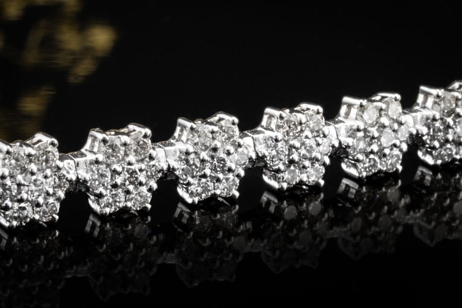 Modernes Armband Blumen Sterne 4,58 Carat Diamanten in 750er Weißgold 
