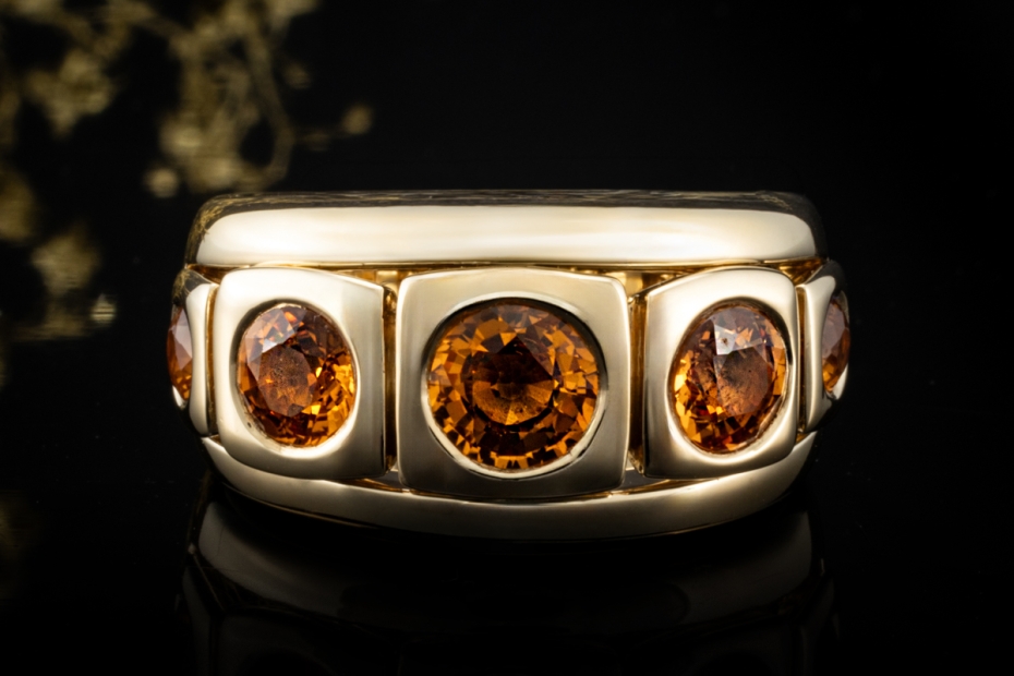 A. Odenwald Ring mit Orange Saphir massiv gefertigt in 750er Gelbgold 