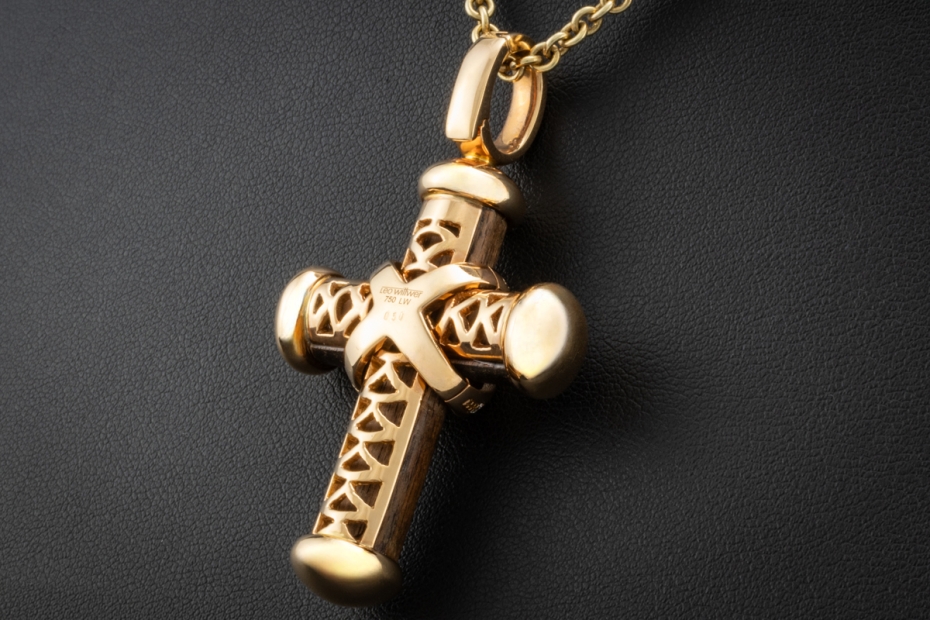 Leo Wittwer Kreuz Anhänger mit Diamanten und Holzarbeit in Roségold 750 