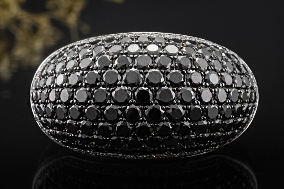Italienischer Designer Ring Schwarzen und weiße Diamanten 750er Weißgold 