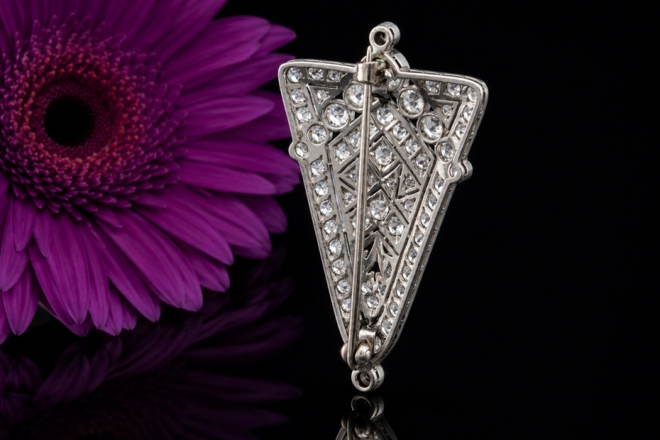 Art Déco Brosche Anstecknadel mit Diamanten spitz zulaufend Weißgold 750 