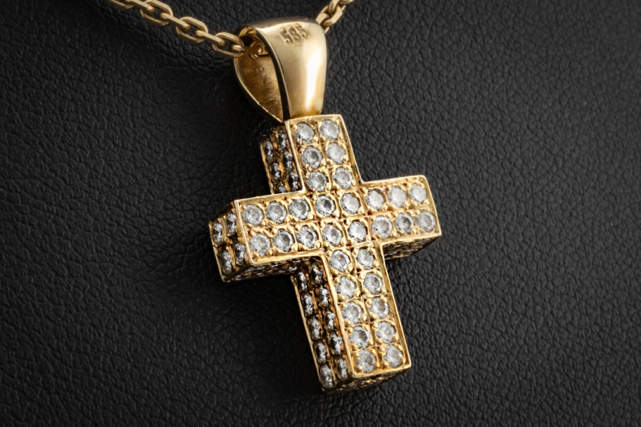 Kreuz Anhänger mit Diamanten im Pavé Vollbesatz gefertigt in Gelbgold 