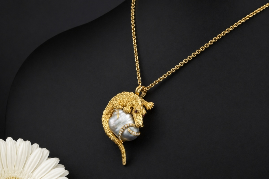 Anhänger Brosche Krokodil Barockperle und Diamanten Gelbgold Handarbeit 