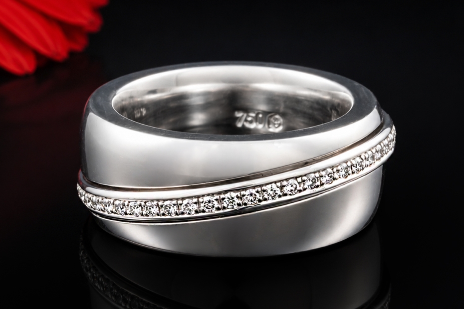 Odenwald Ring Drehring mit schräg angeordneten Diamanten in Weißgold 750 