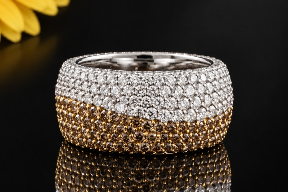 noor Pavé Ring mit weißen und braunen Diamanten in Weißgold Gelbgold 750 