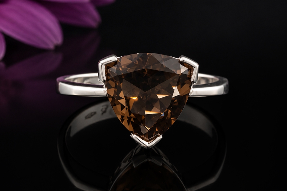Gress-Rinck Ring Dreickiger Rauchquarz Braun Trillantschliff in Weißgold 