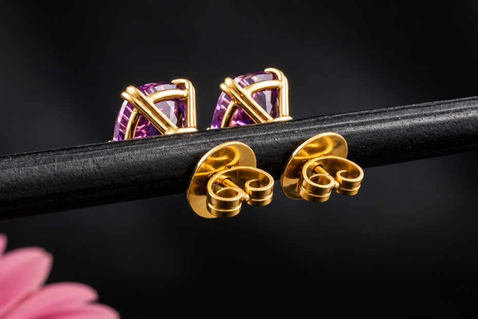 Ohrstecker Amethyst im Kissenschliff Violett gearbeitet in Roségold 750 