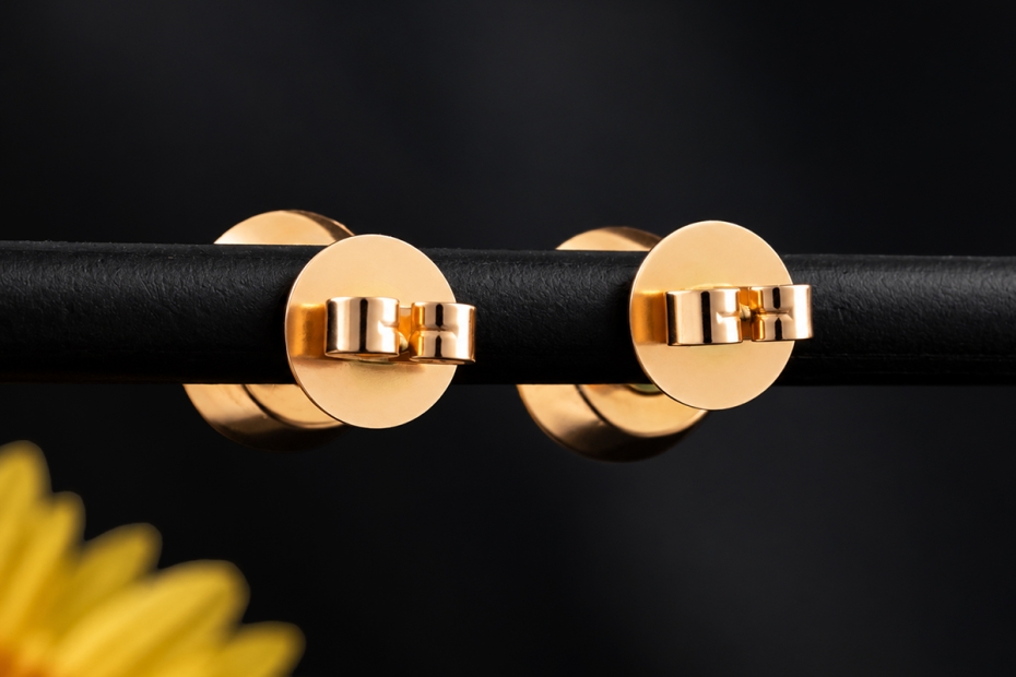 Runde Ohrstecker mit facettiertem Peridot in 750er Roségold Handarbeit 