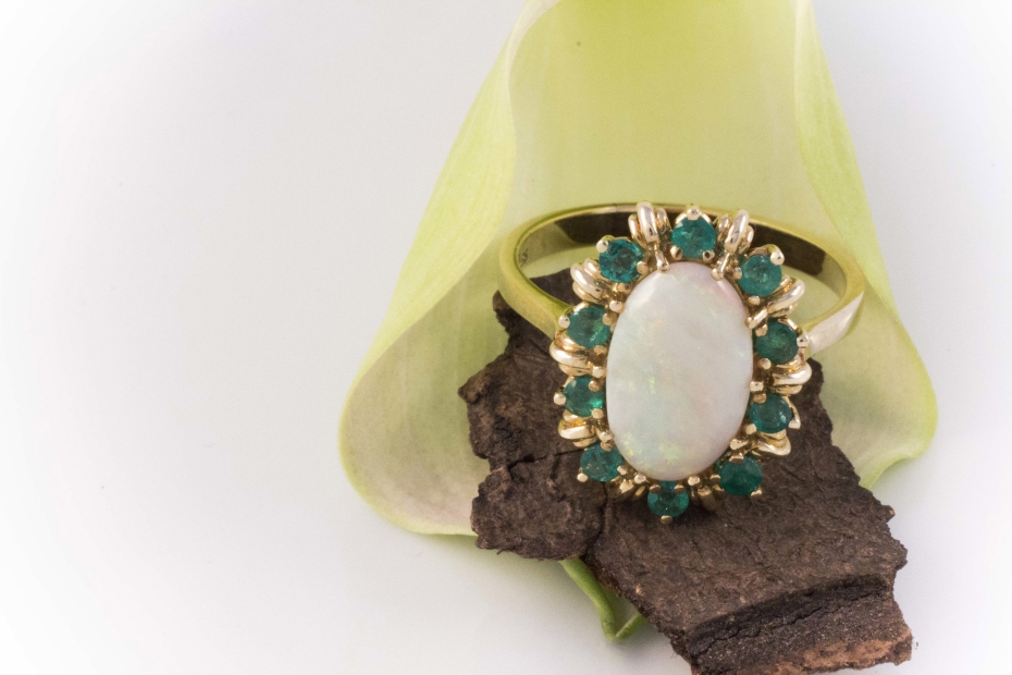 Kreatives Ringdesign Ring mit Opal und Smaragd in 585er Gold 
