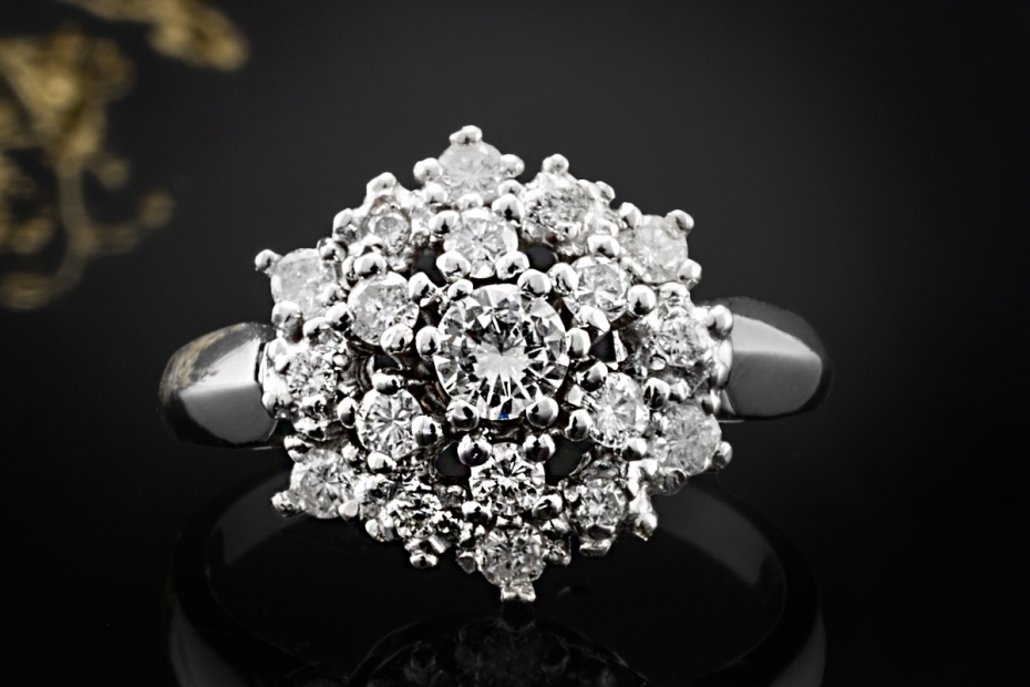 Diamant-Cluster Ring Diamanten 585er Weißgold Vintage Goldschmiedearbeit 