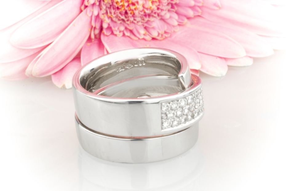 Designer Ring Massiv in 750er Weißgold Breit mit Top Brillanten 