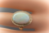 Schimmernder Ring mit großem Opal in 585er Gelbgold 