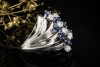 Verspielter Vintage Ring Saphire und Diamanten Blau Weiß in Weißgold 750 