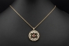 Großer runder Art déco Anhänger mit Diamanten und Rubin in Gelbgold 750 