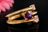 Designer Ring mit 3 violett und rosafarbenen Granaten in 750er Gelbgold 