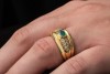 Anschmiegsamer Smaragd Ring mit klassischer Farbe und Brillanten in Gold 