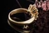 Eleganter massiver Ring mit dunklem Saphir und Top Diamanten Gelbgold 63 