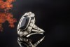 Antiker Ring Onyx Saphir Diamanten Goldschmiedearbeit 20er 30er Weißgold 