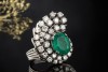Smaragd Ring mit Diamanten insg. 7,60 Ct. in Weißgold Goldschmiedearbeit 