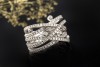 Al Coro Ring Großes Modell verspielt mit Diamanten in 750er Weißgold 