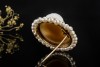 Antiker Klassiker Kamee-Brosche aus Achat mit Perlen in 585er Gelbgold 