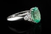 Smaragd Ring im Ovalschliff mit Diamanten Handarbeit in 750er Weißgold 