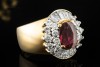 Cocktailring Ring mit Rubin und Trapez Diamanten in 750er Gelbgold 