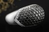 Italienischer Designer Ring Schwarzen und weiße Diamanten 750er Weißgold 