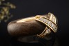 Leo Wittwer Ring Kreuz X Holzarbeit mit Diamanten in 750er Roségold 