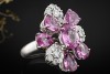 Sommerlicher Blüten Ring Pinke Saphire und Diamanten in 750er Weißgold 