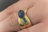 Saphir Cabochon Ring mit Smaragd Carrés breit und Massiv in Gold 750 