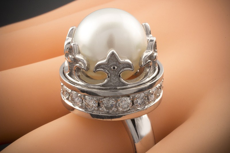 Traumring Krone 15,6 mm Süßwasserzuchtperle mit Diamanten in 750er Weißgold 
