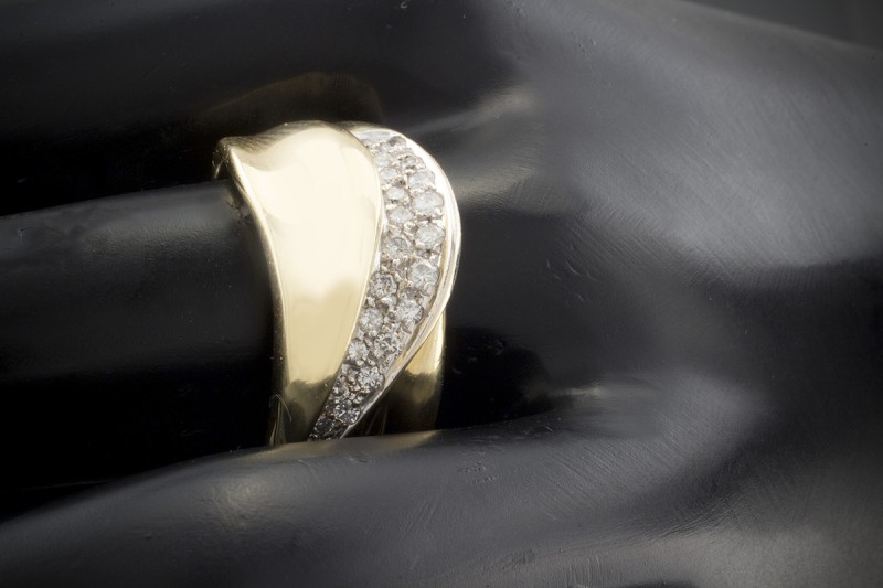 Schwungvoller 750er Gelbgold Ring mit feurigen Brillanten 0,30 Carat 