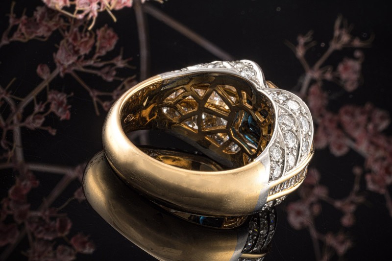 Goldschmiedearbeit Ring Massiv Saphir und Diamanten in Gold und Platin 