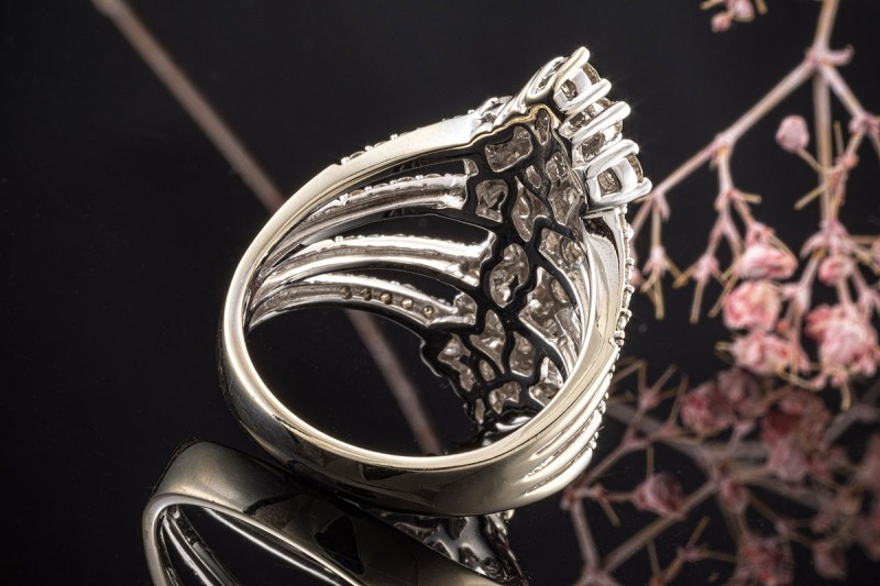 Moderner Ring 28 mm lang mit 2,5 Ct Diamanten Brillanten in Weißgold 585 