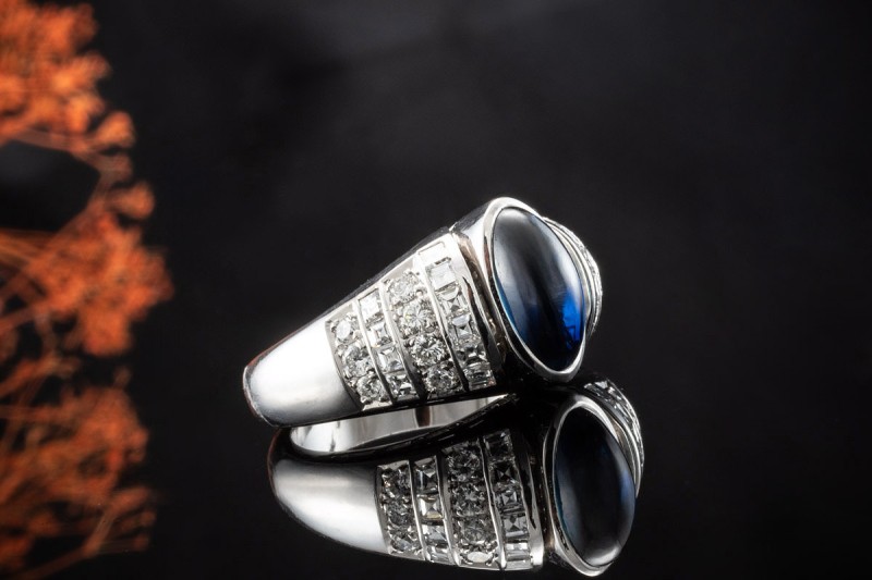 Weißgold Ring mit Navette Saphir Cabochon und Diamanten Juwelier Leicht 
