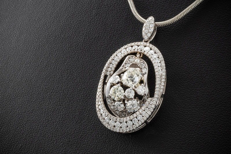 Diamant Anhänger Oval mit Diamanten Brillanten beweglich in Weißgold 750 