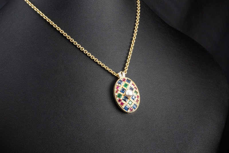 Gold Medaillon für Andenken Sichtfenster Rubin Saphir Smaragd Diamanten 