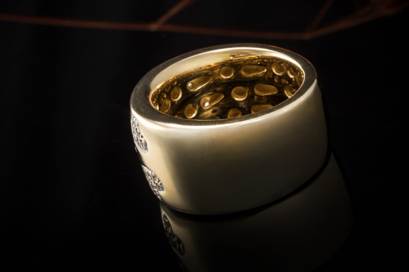 Herz Ring mit Diamanten rundum Massiver breiter Bandring in Gelbgold 750 